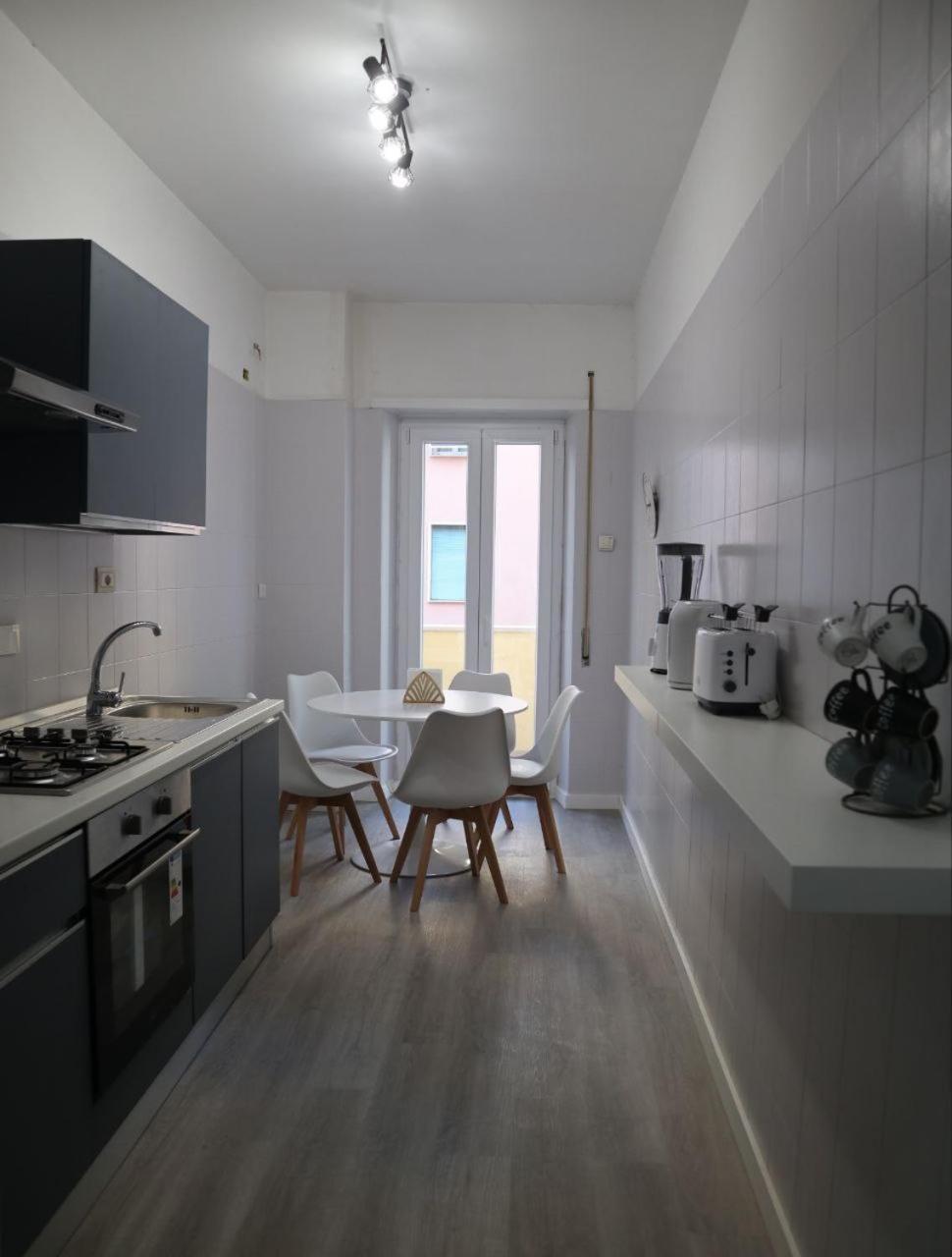 Sara'S Home - Modern Apartment Near Metro, Perfect For Families And Groups In Рим Екстер'єр фото